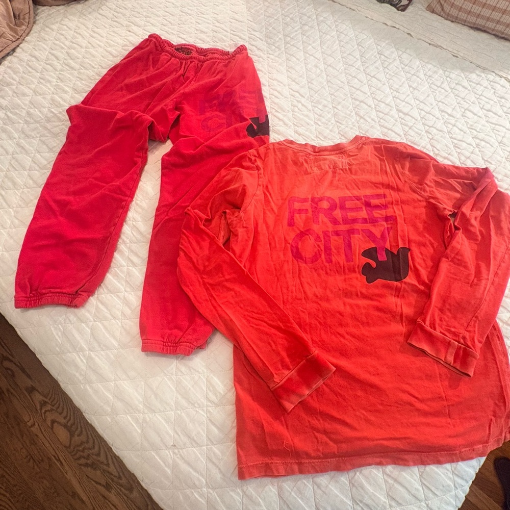 FREECITY Long Sleeve T & Crop Jogger Set